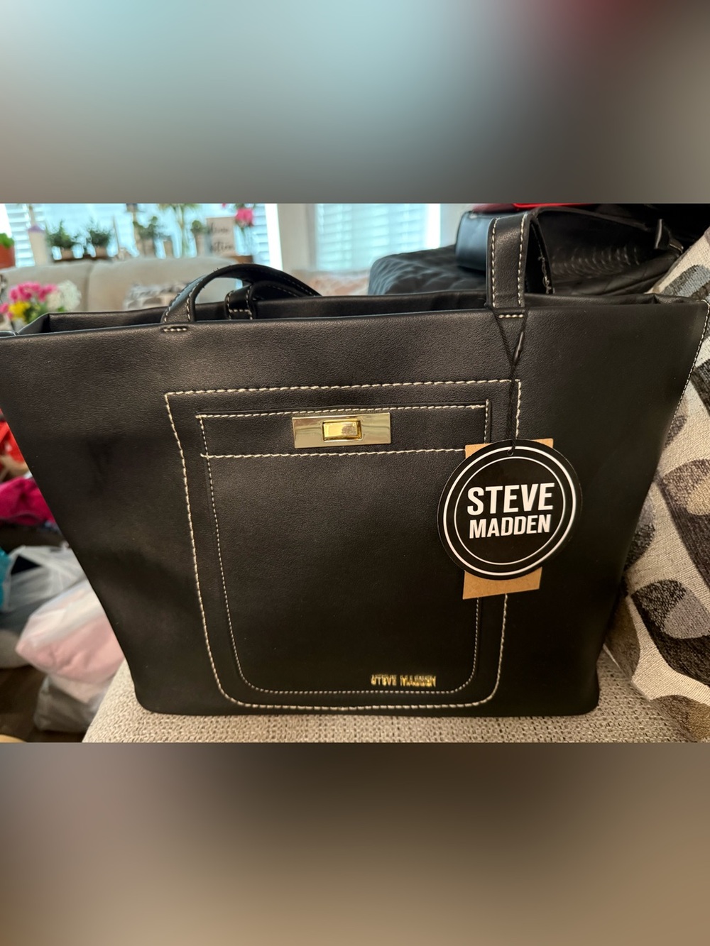 🌻NEW🌻Steve Madden Black Tote with White Contrast Stitching and Gold Hardware